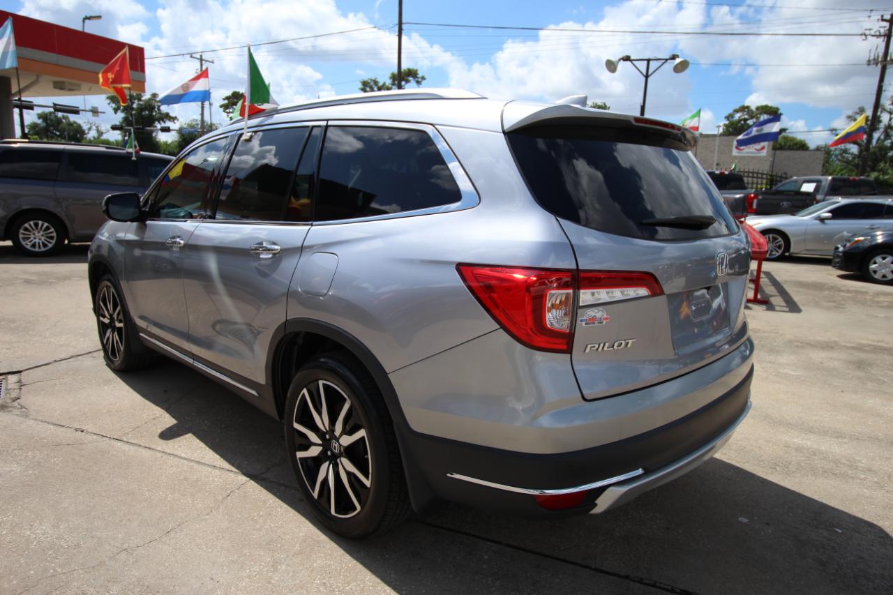 Honda Pilot Touring w/Rear Captain's Chairs AWD 2020