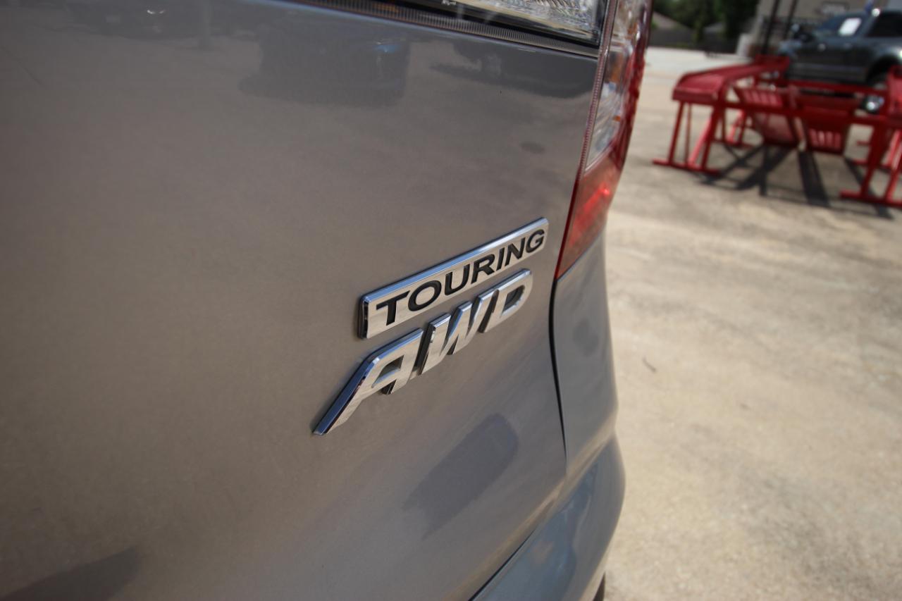 Honda Pilot Touring w/Rear Captain's Chairs AWD 2020