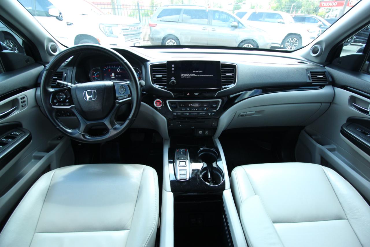 Honda Pilot Touring w/Rear Captain's Chairs AWD 2020