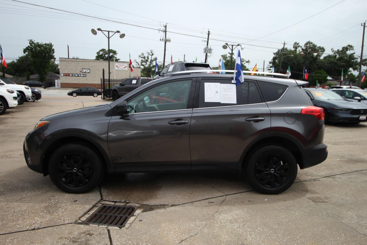 Toyota RAV4 LE FWD 2015