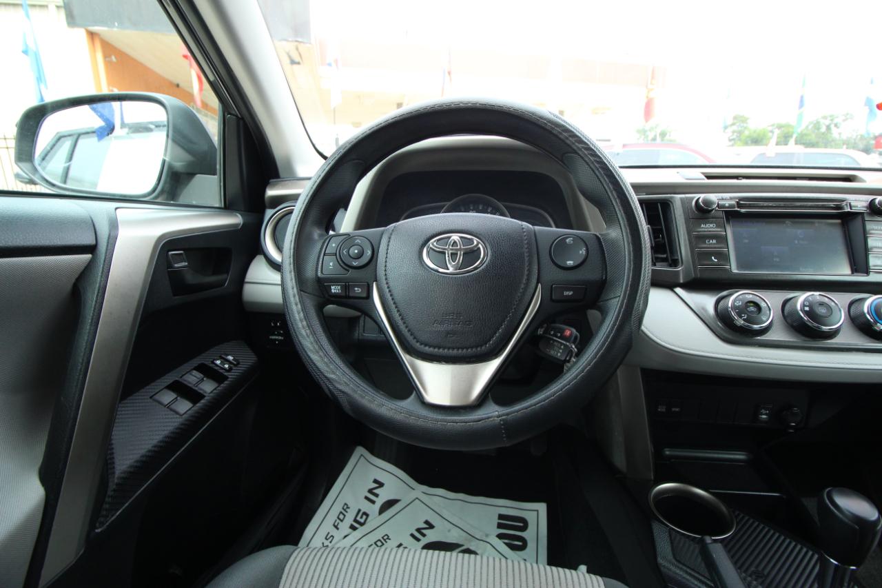 Toyota RAV4 LE FWD 2015