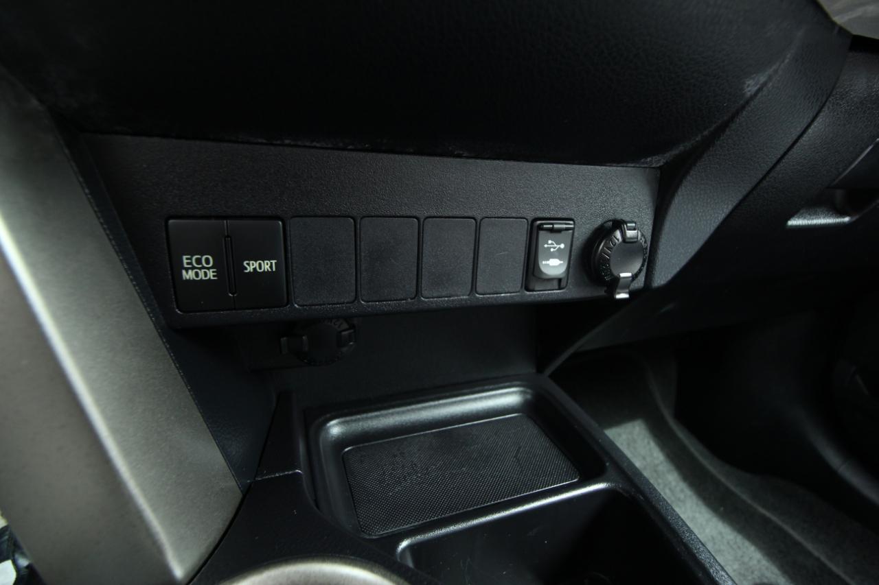 Toyota RAV4 LE FWD 2015