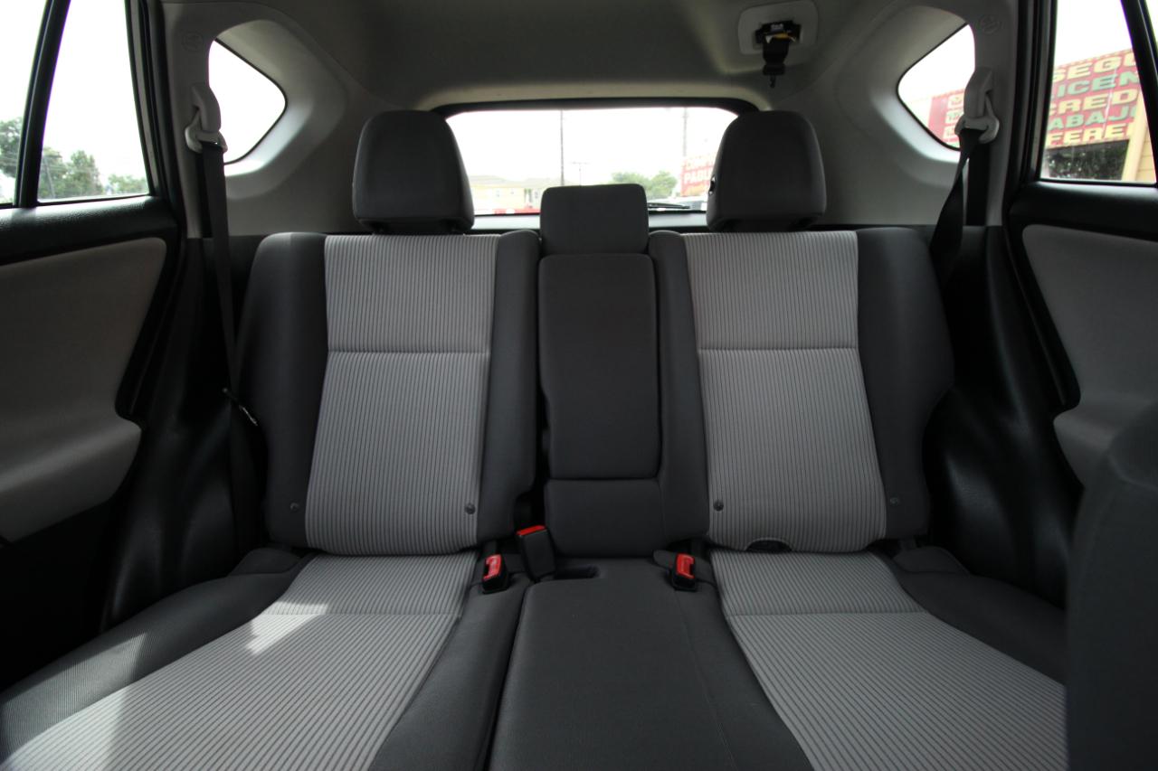Toyota RAV4 LE FWD 2015
