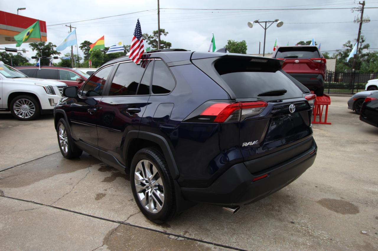 Toyota RAV4 XLE Premium 2021