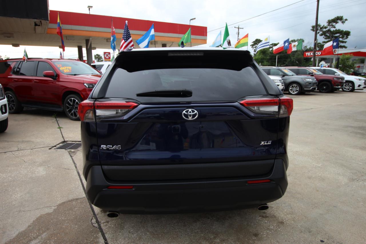 Toyota RAV4 XLE Premium 2021