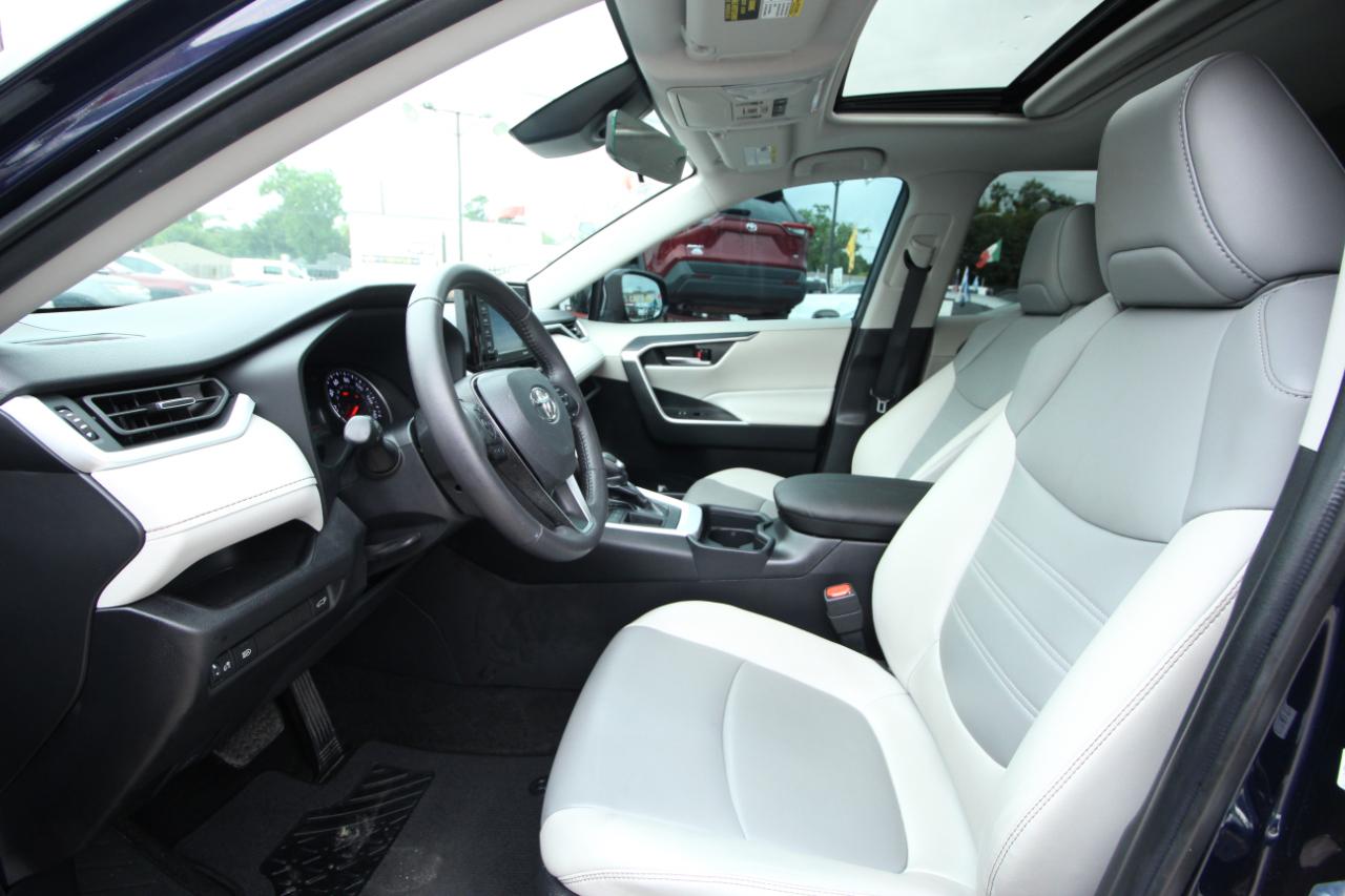 Toyota RAV4 XLE Premium 2021