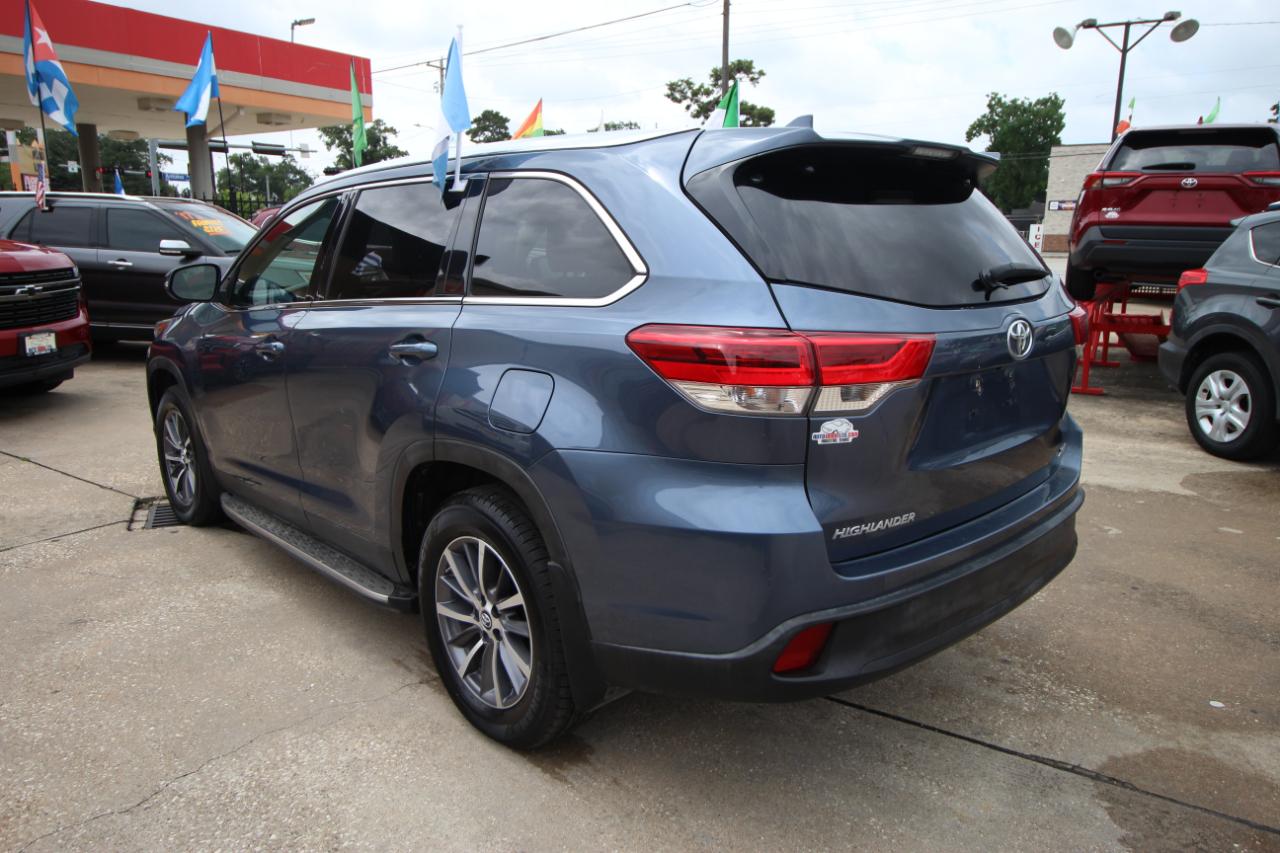 Toyota Highlander SE FWD V6 2019