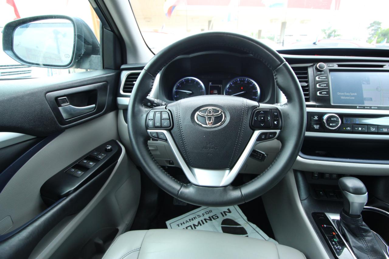 Toyota Highlander SE FWD V6 2019