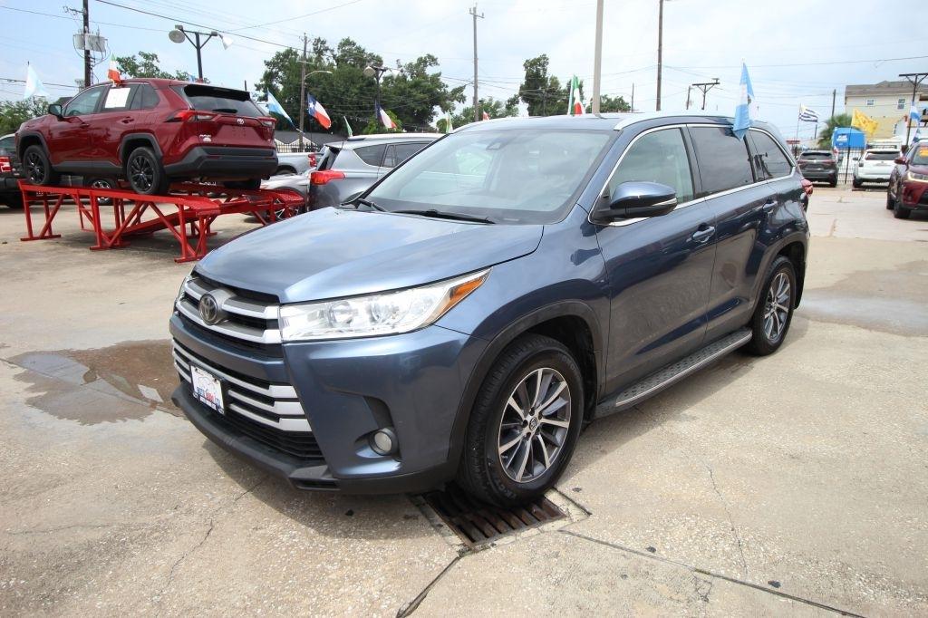 Toyota Highlander SE FWD V6 2019
