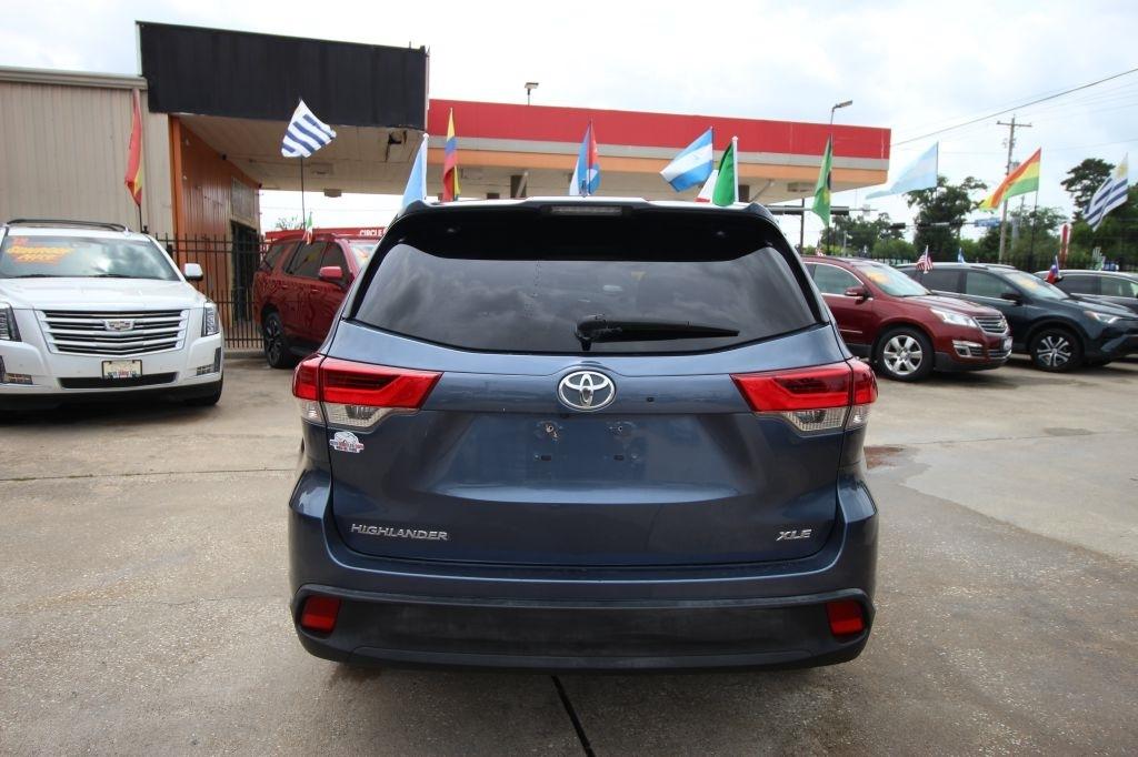Toyota Highlander SE FWD V6 2019