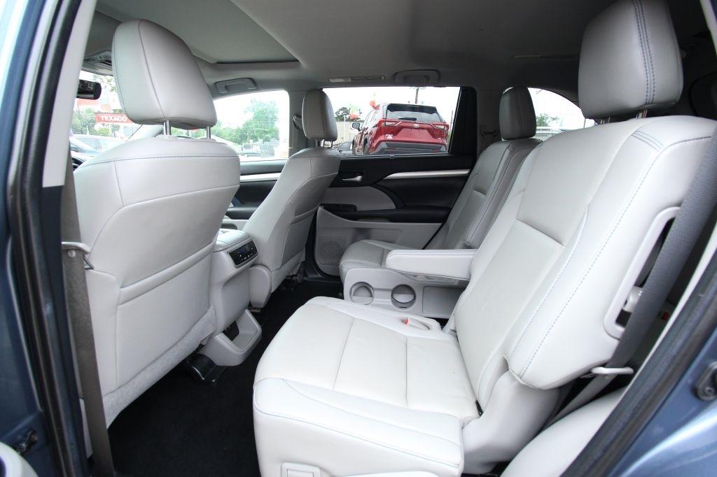 Toyota Highlander SE FWD V6 2019