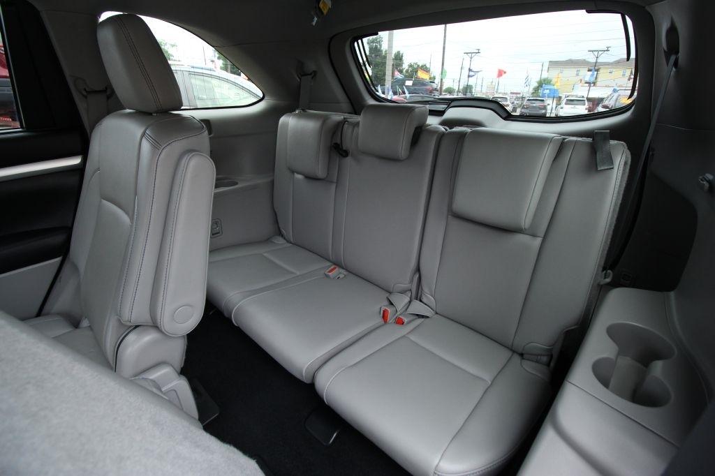Toyota Highlander SE FWD V6 2019