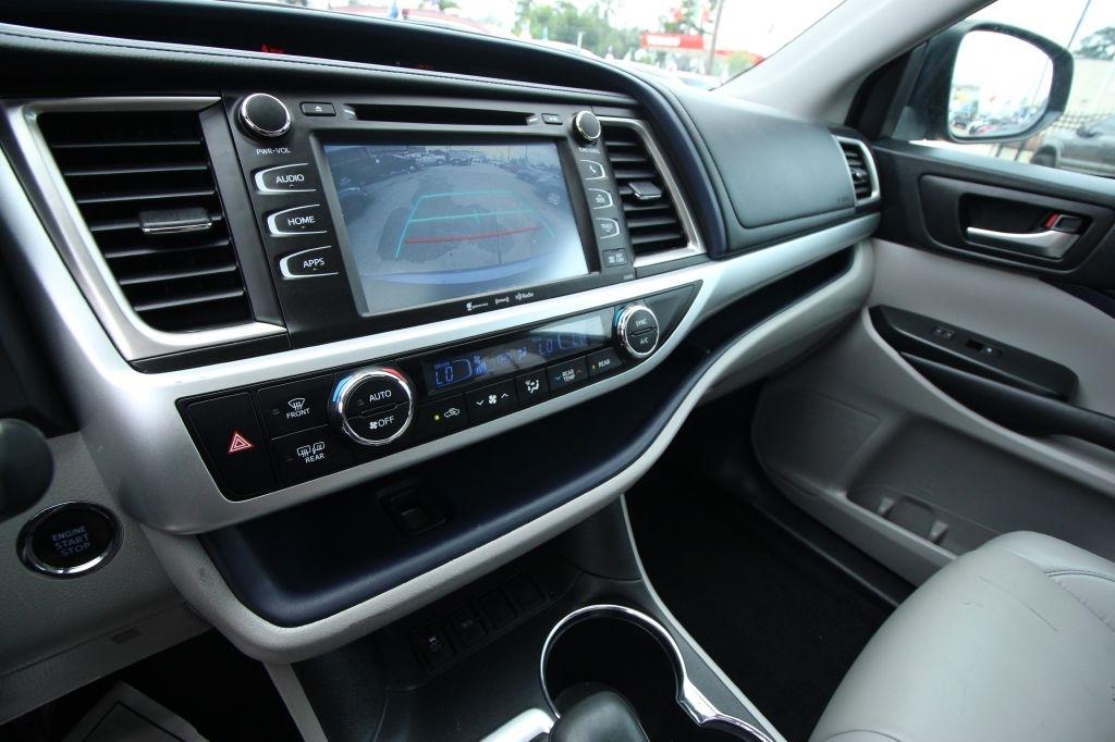 Toyota Highlander SE FWD V6 2019