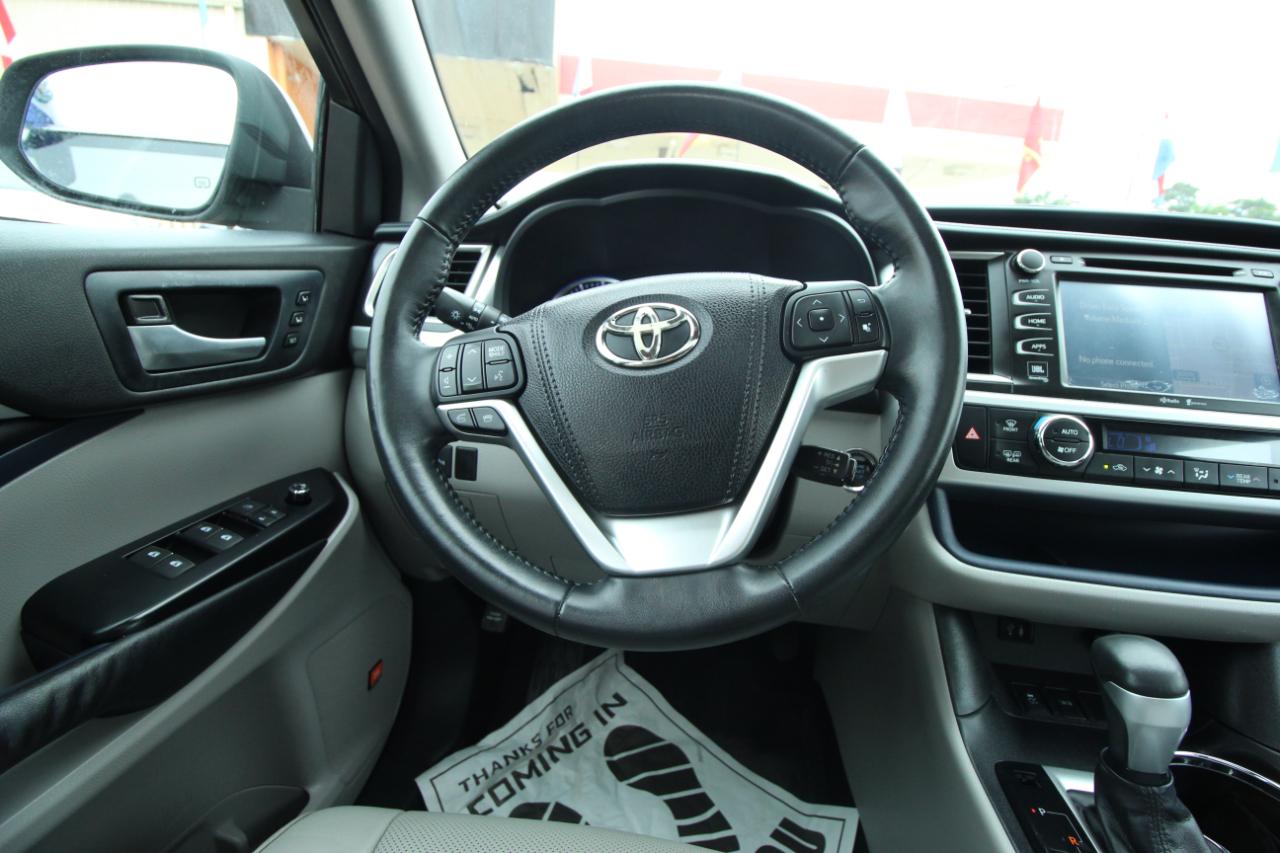 Toyota Highlander Limited FWD V6 2015