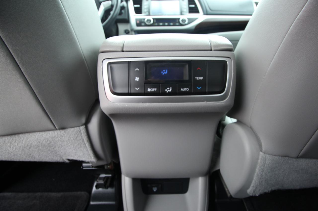 Toyota Highlander Limited FWD V6 2015