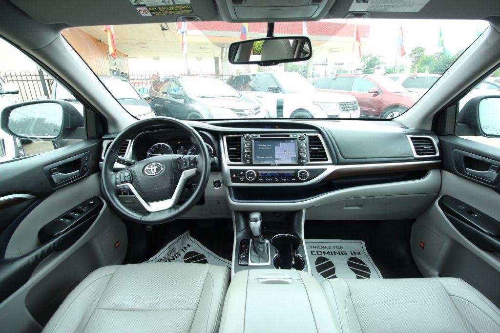 Toyota Highlander Limited FWD V6 2015