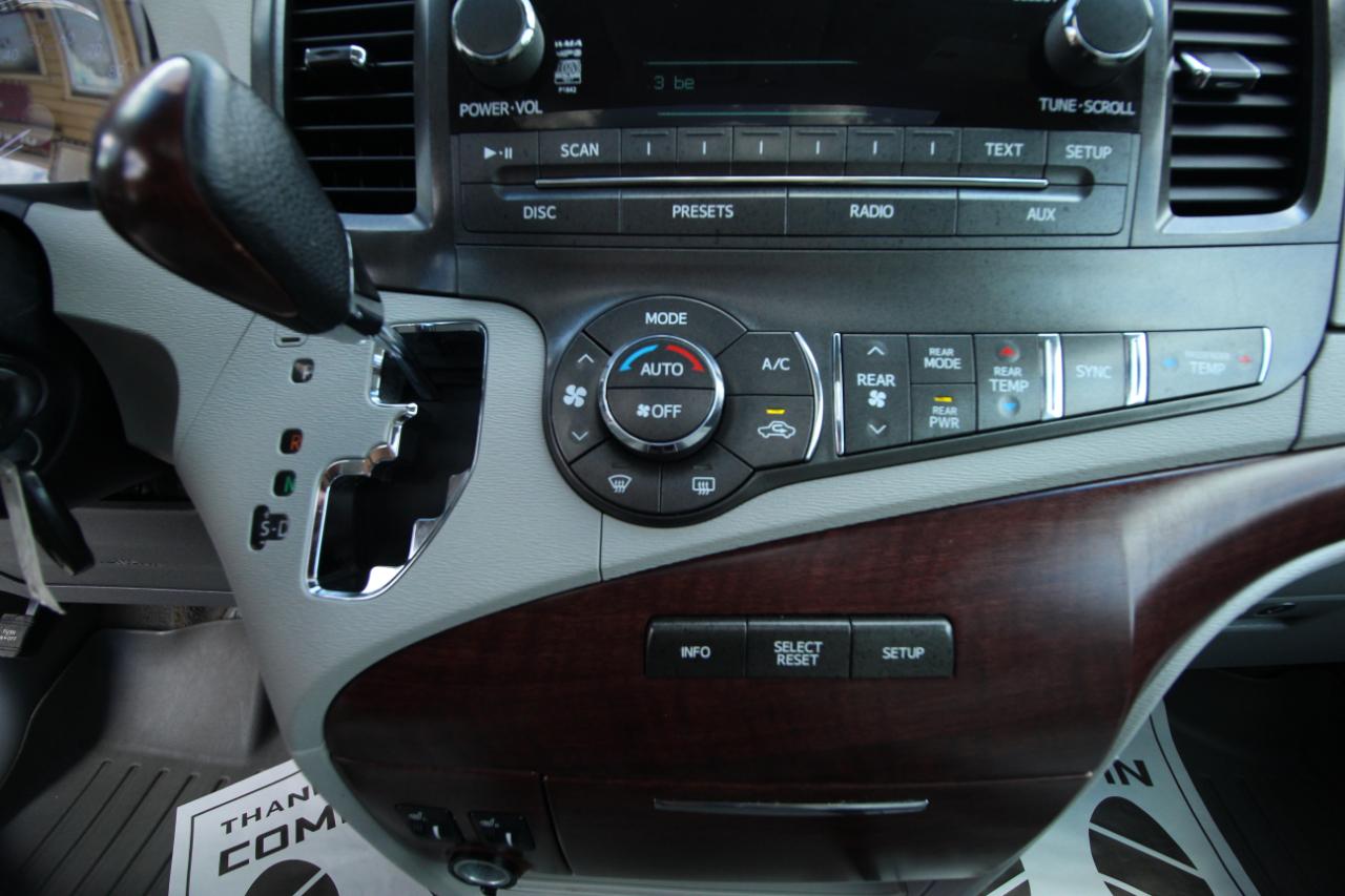 Toyota Sienna XLE FWD 8-Passenger V6 2014