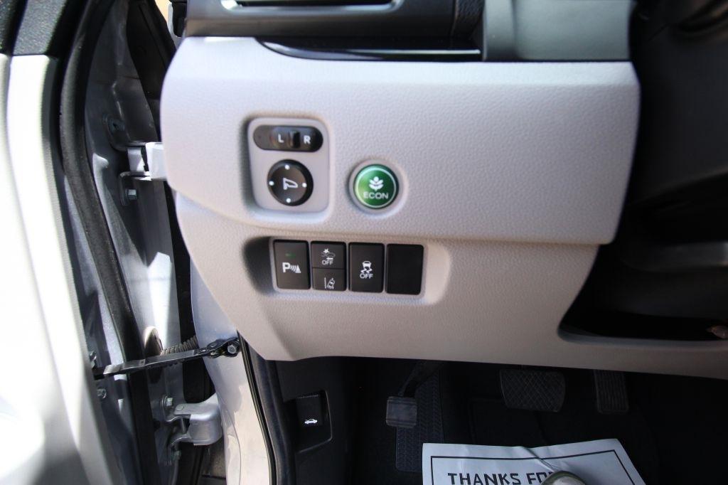 Honda Pilot Touring w/Rear Captain's Chairs 2019