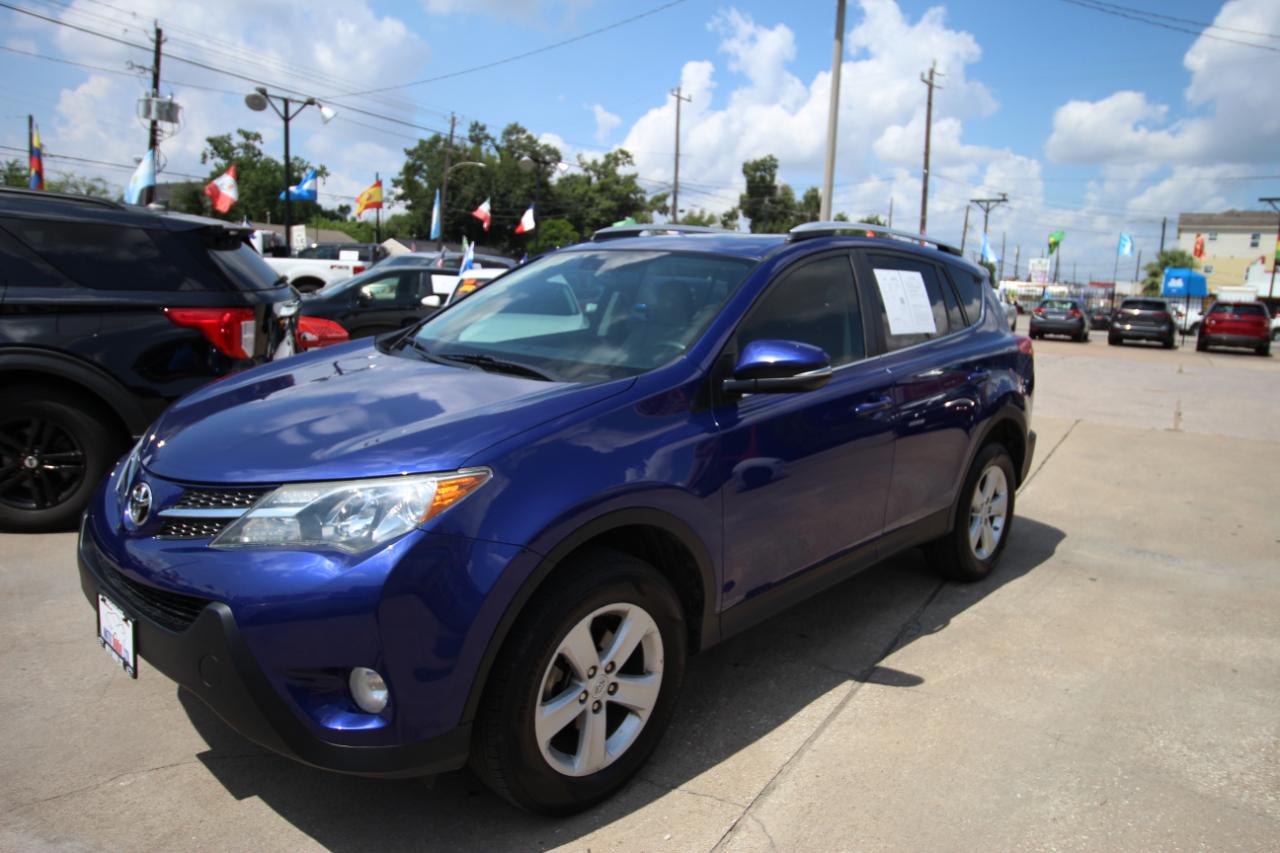 Toyota RAV4 XLE FWD 2014