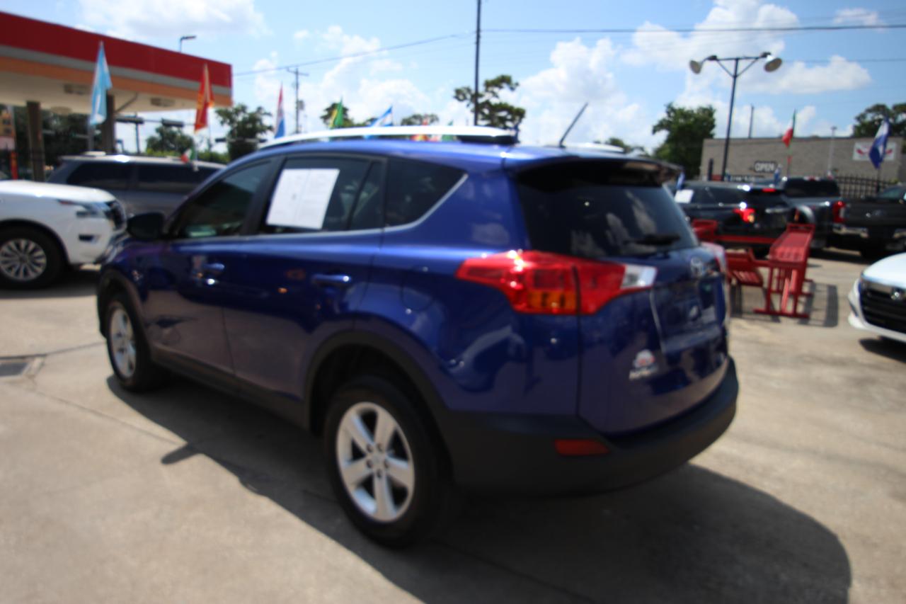 Toyota RAV4 XLE FWD 2014