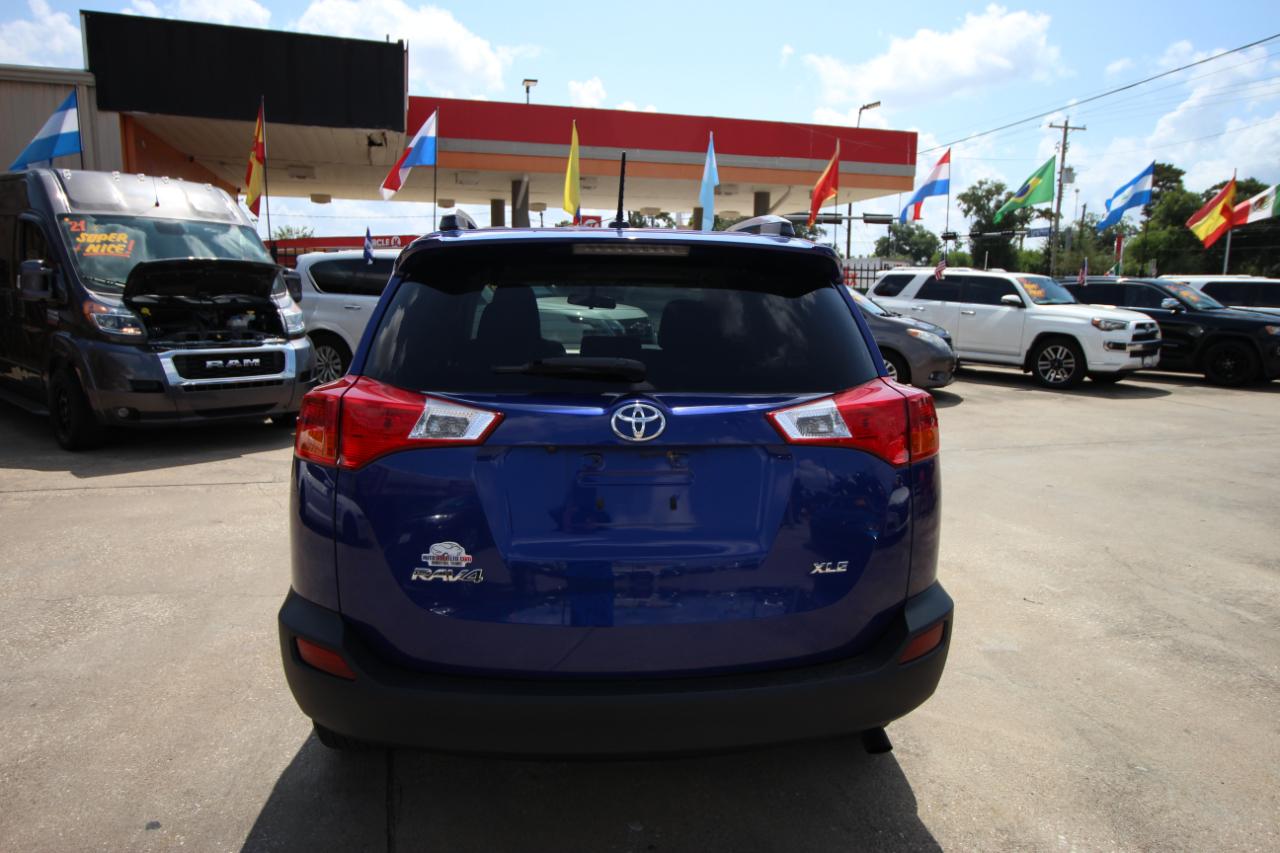 Toyota RAV4 XLE FWD 2014