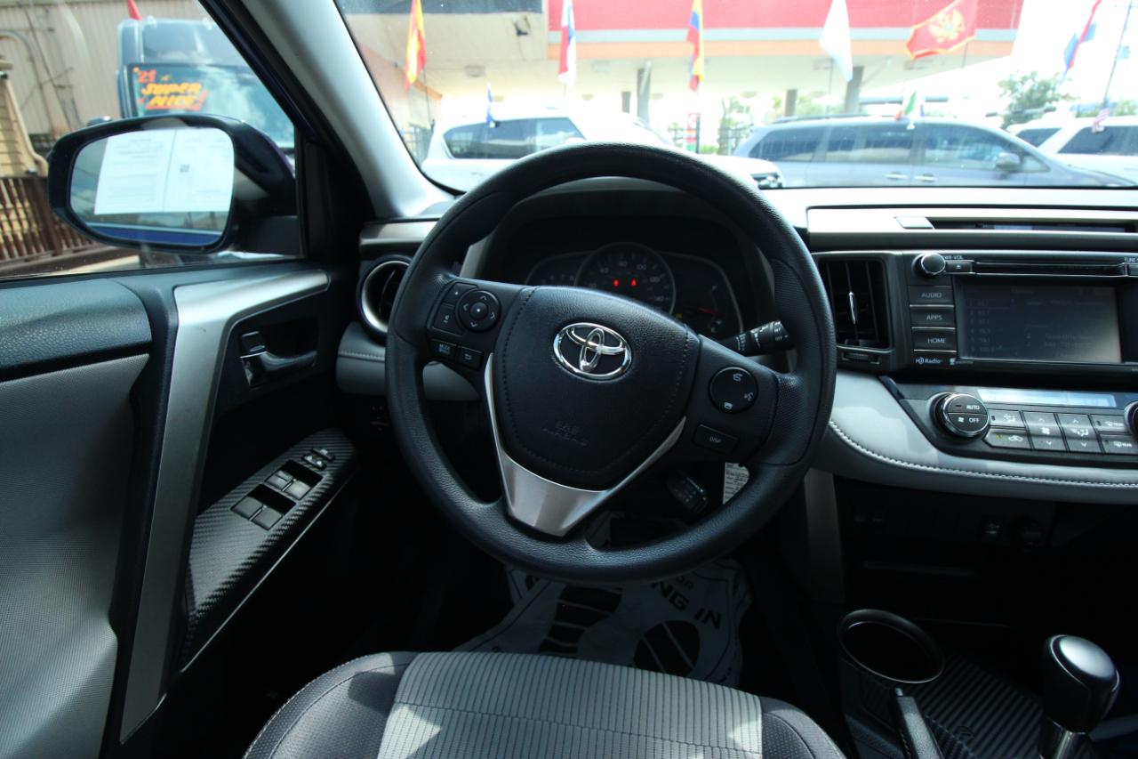 Toyota RAV4 XLE FWD 2014