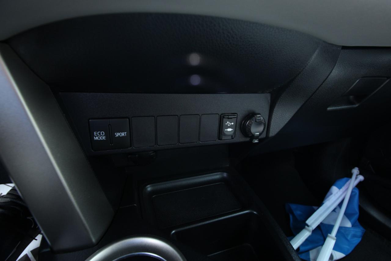 Toyota RAV4 XLE FWD 2014