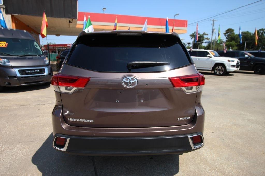Toyota Highlander Limited FWD V6 2017