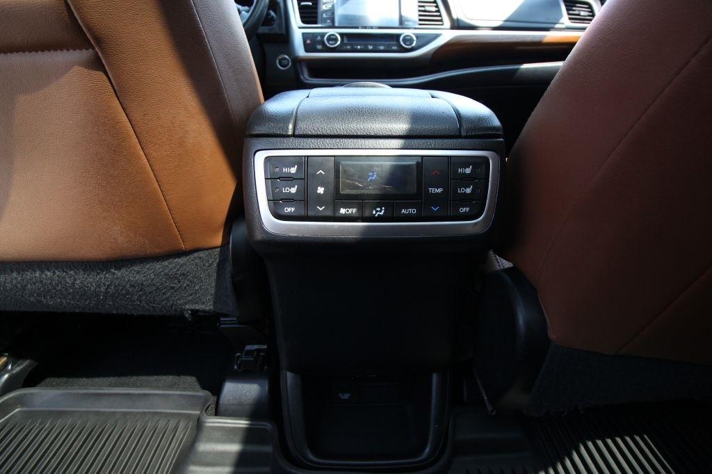 Toyota Highlander Limited FWD V6 2017