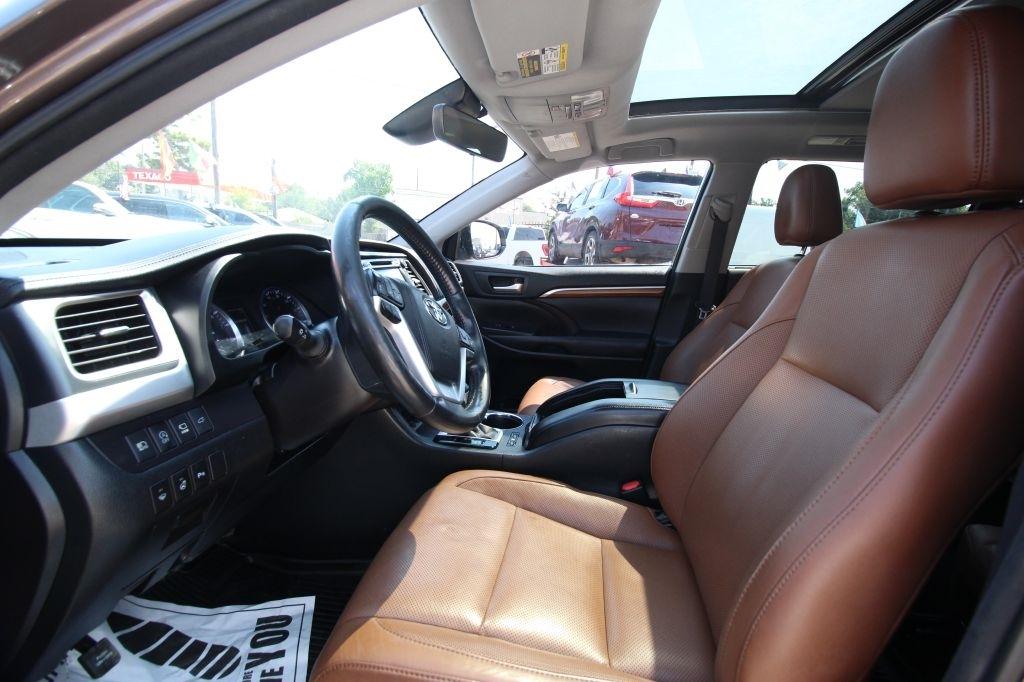 Toyota Highlander Limited FWD V6 2017