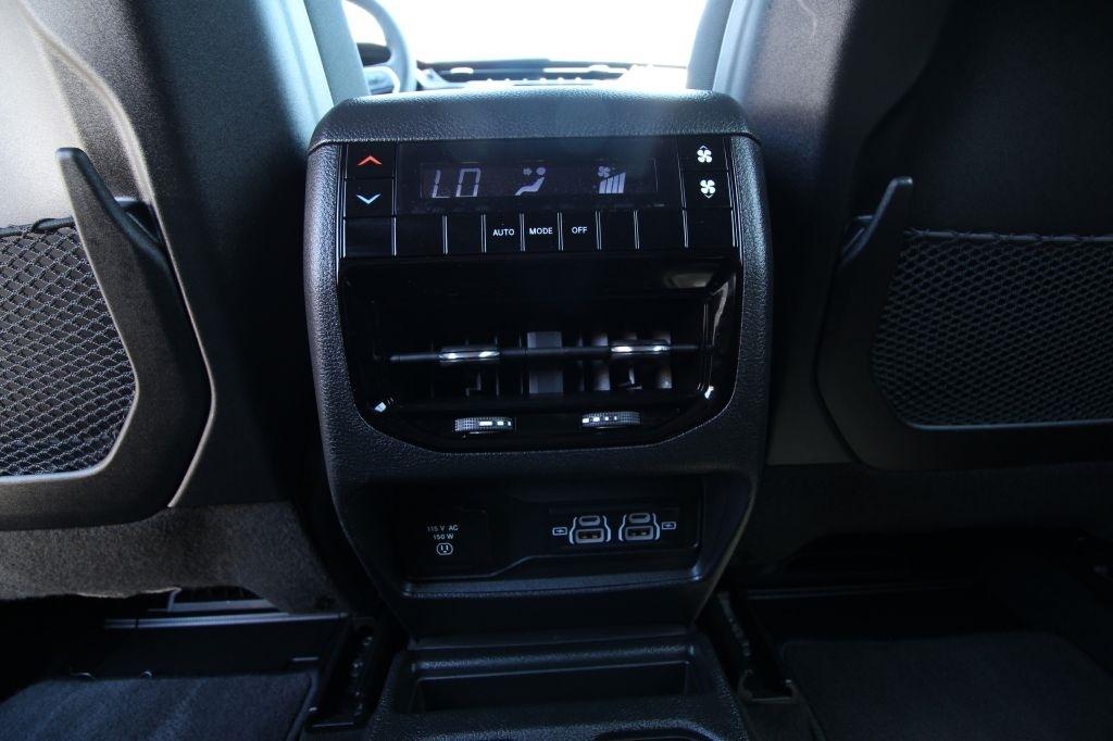 Jeep Grand Cherokee L Laredo 4WD 2025