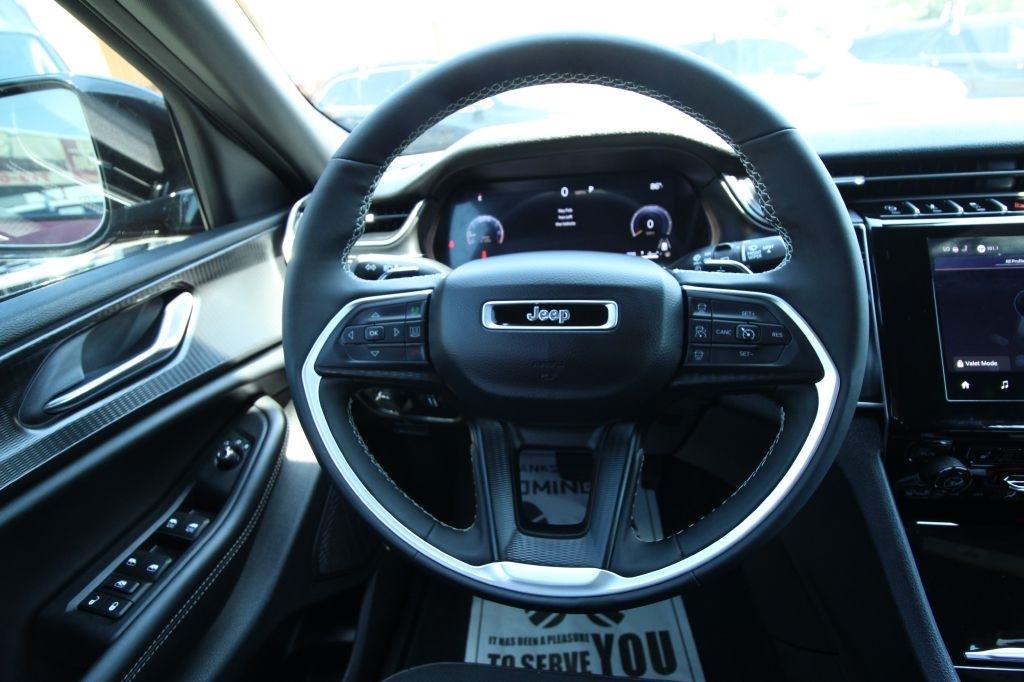 Jeep Grand Cherokee L Laredo 4WD 2025