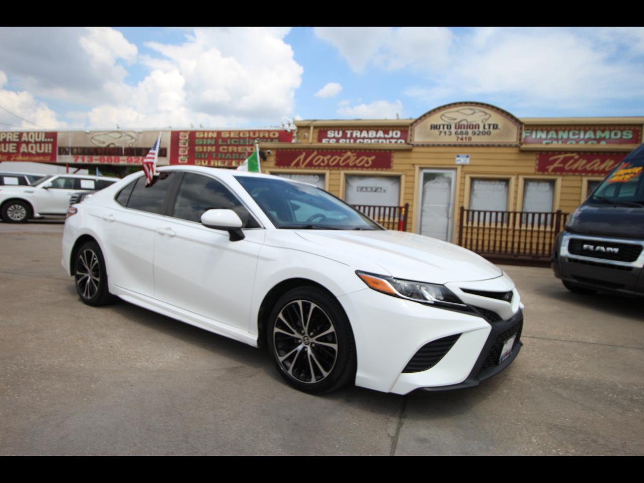 Toyota Camry SE 2020