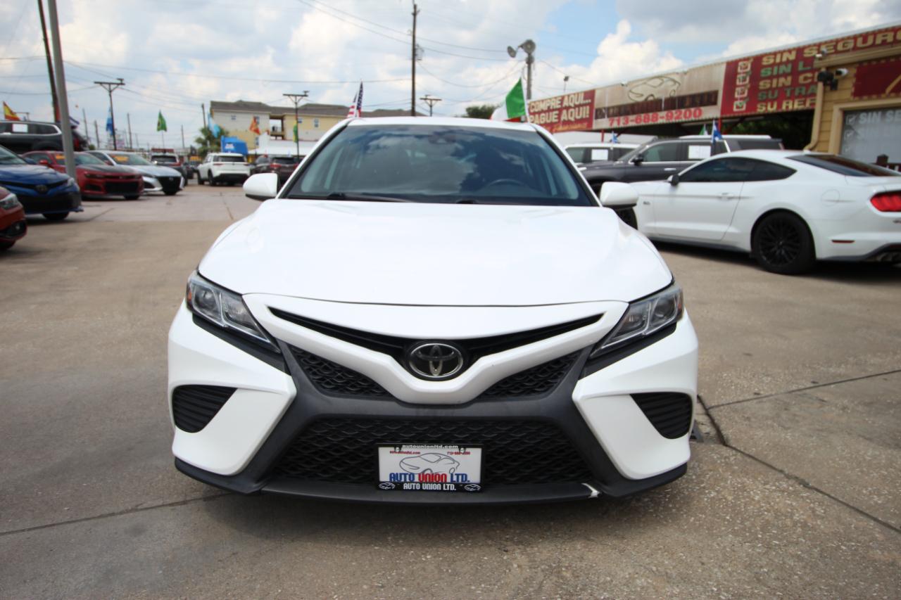 Toyota Camry SE 2020