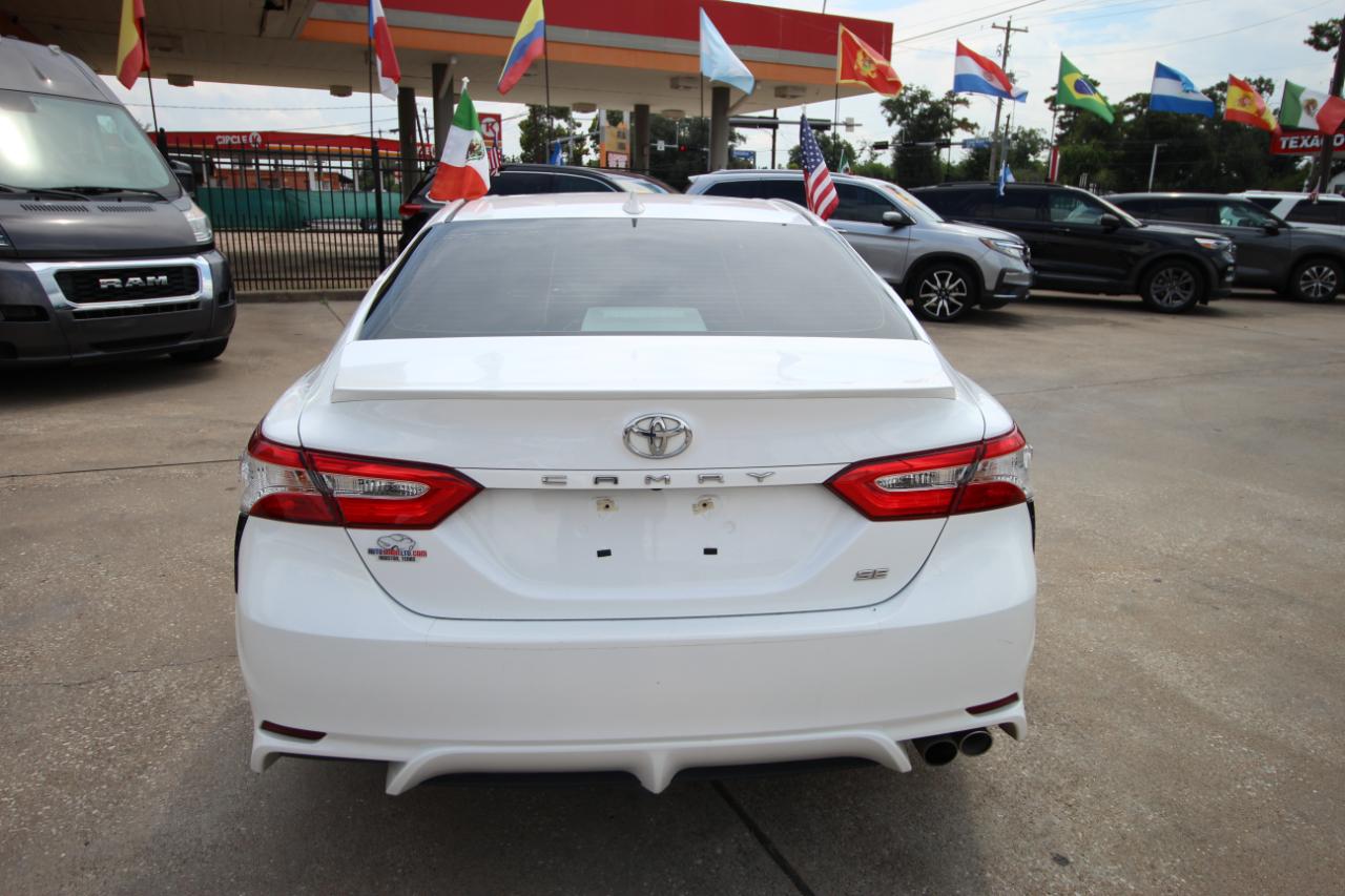 Toyota Camry SE 2020
