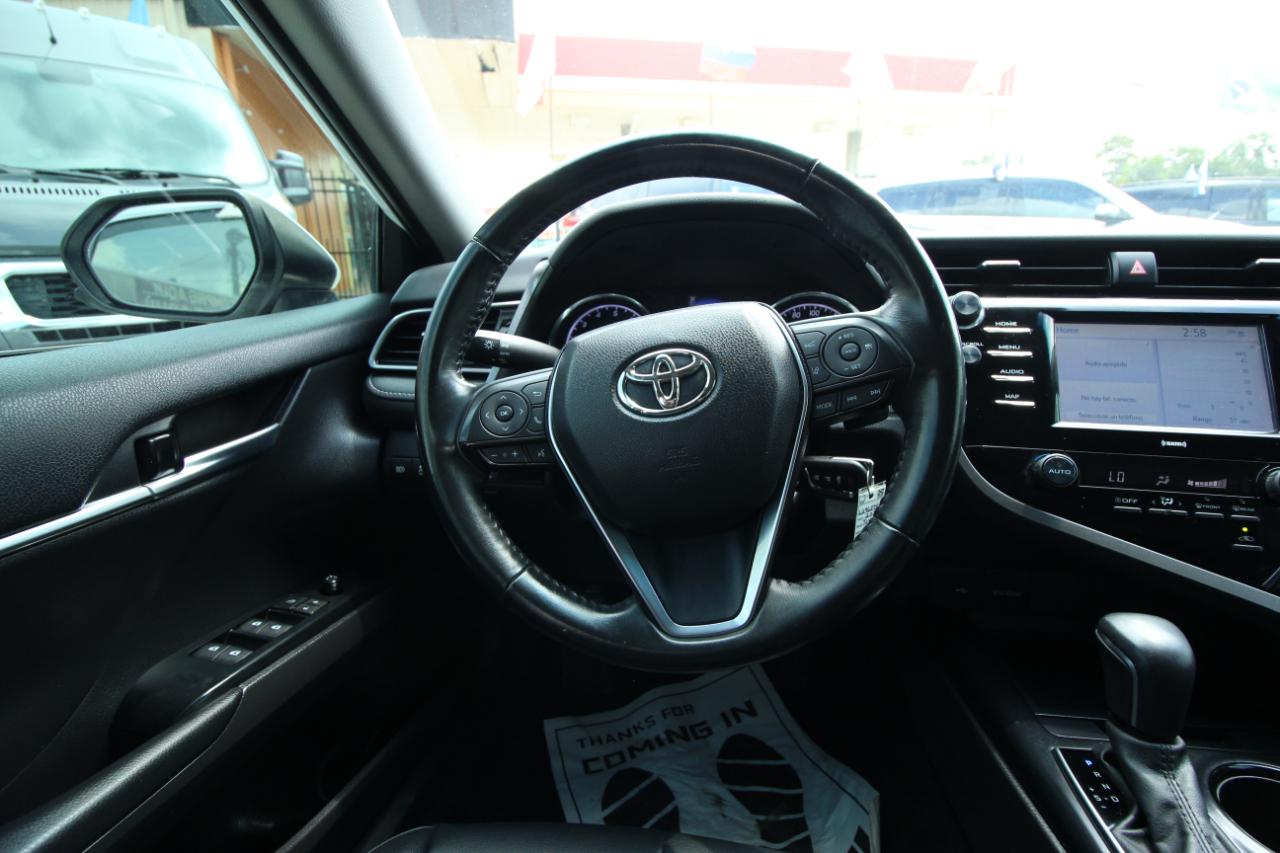 Toyota Camry SE 2020