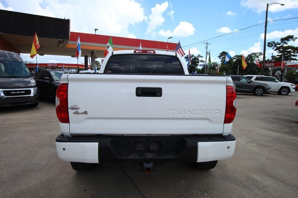 Toyota Tundra Platinum CrewMax 5.7L FFV 4WD 2017