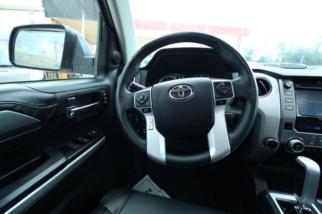 Toyota Tundra Platinum CrewMax 5.7L FFV 4WD 2017