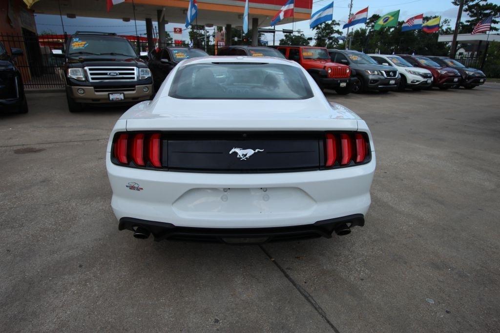 Ford Mustang EcoBoost Coupe 2019