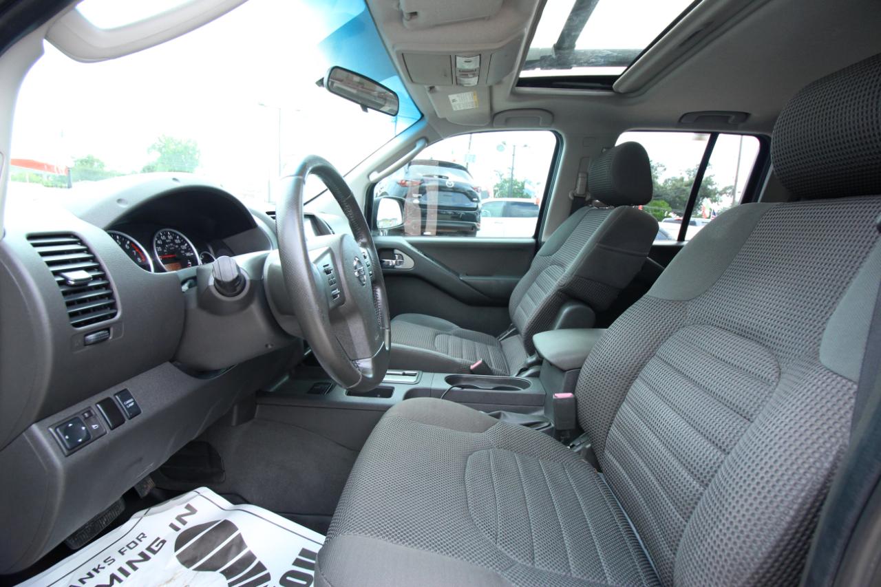 Nissan Frontier LE Crew Cab 4WD 2008