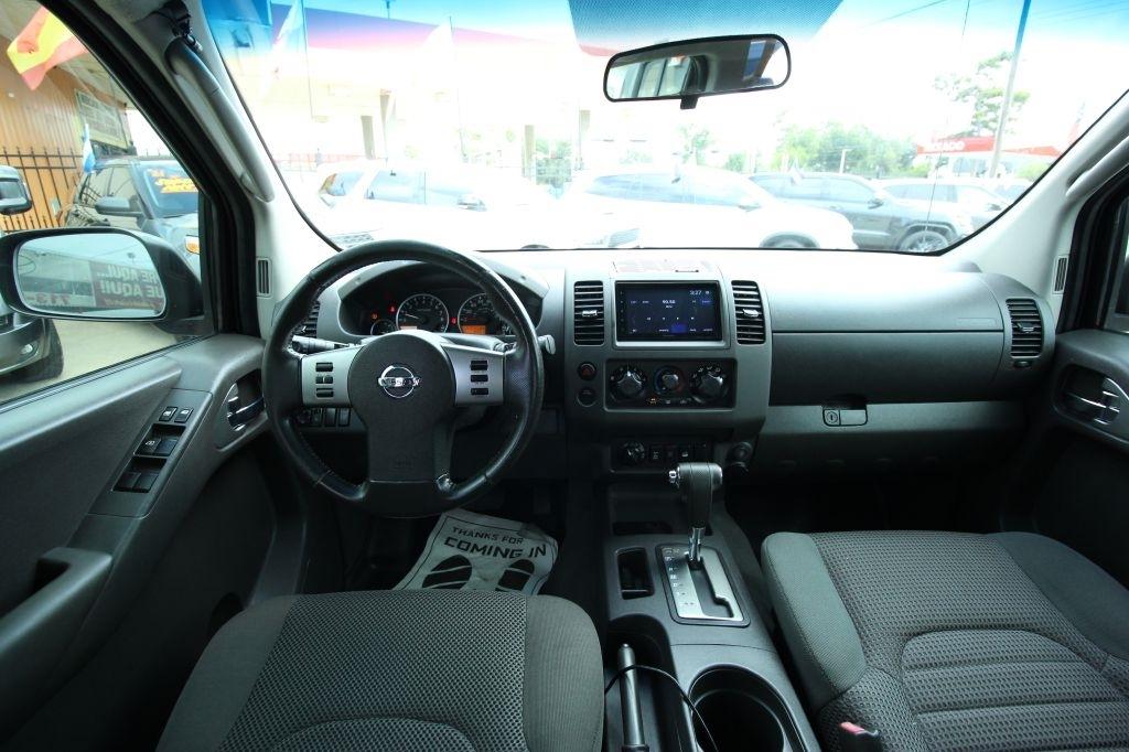 Nissan Frontier LE Crew Cab 4WD 2008