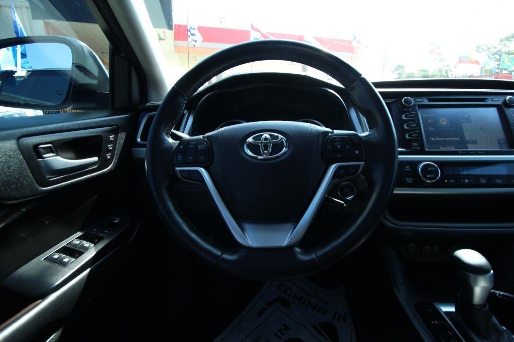 Toyota Highlander Limited FWD V6 2017