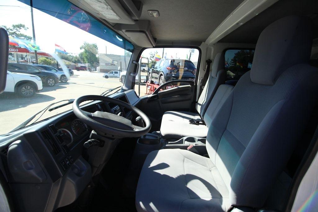 Isuzu NPR  2017