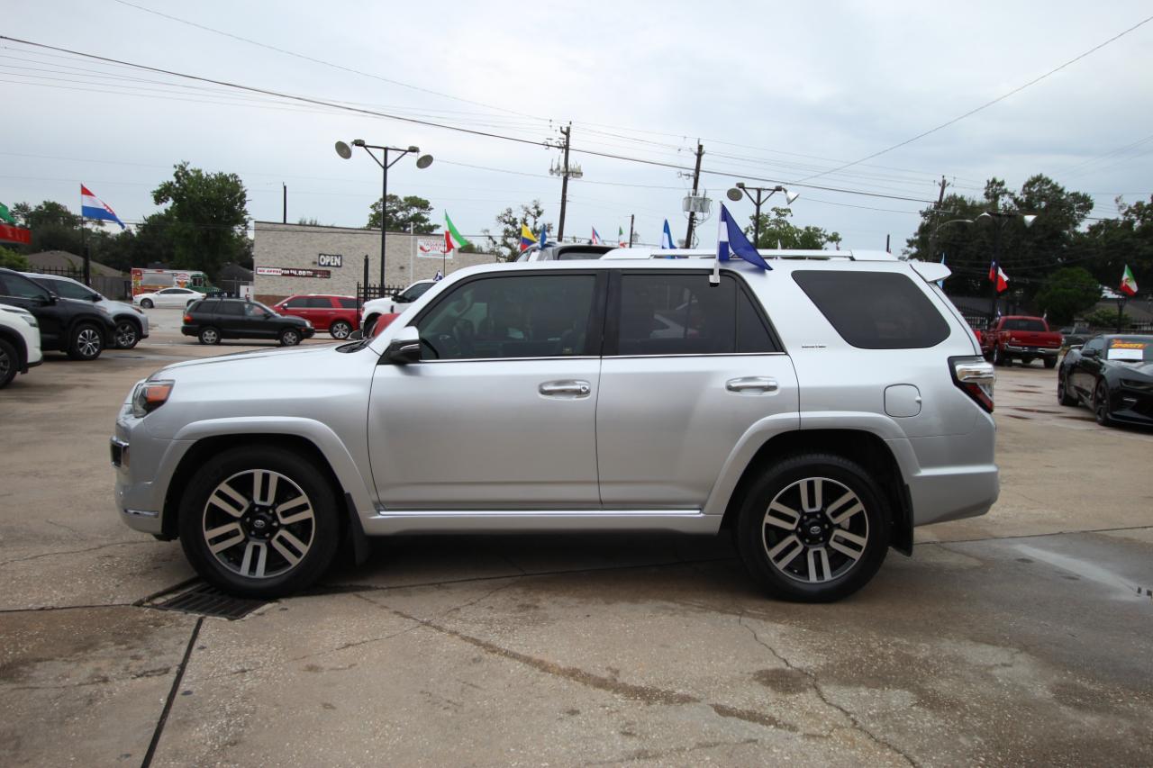 Toyota 4Runner SR5 2WD 2020