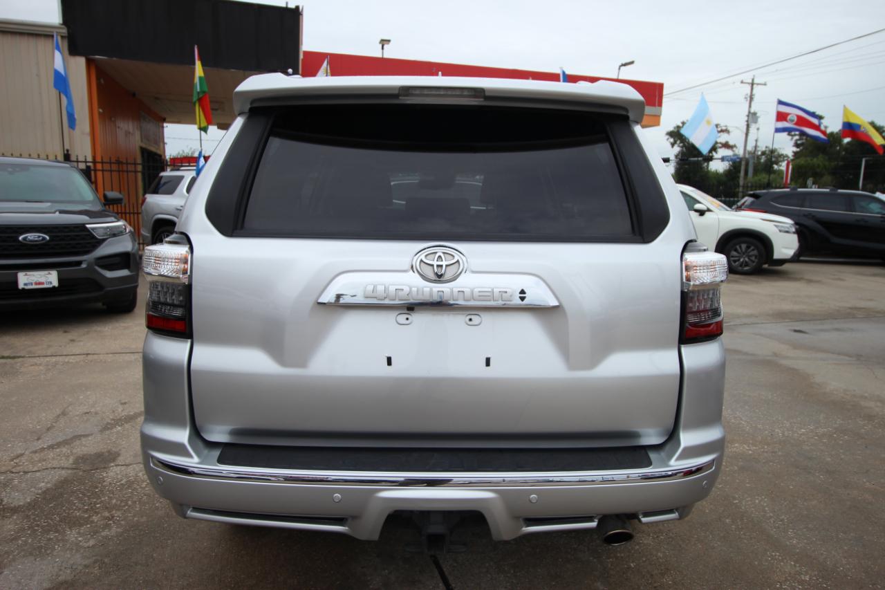 Toyota 4Runner SR5 2WD 2020