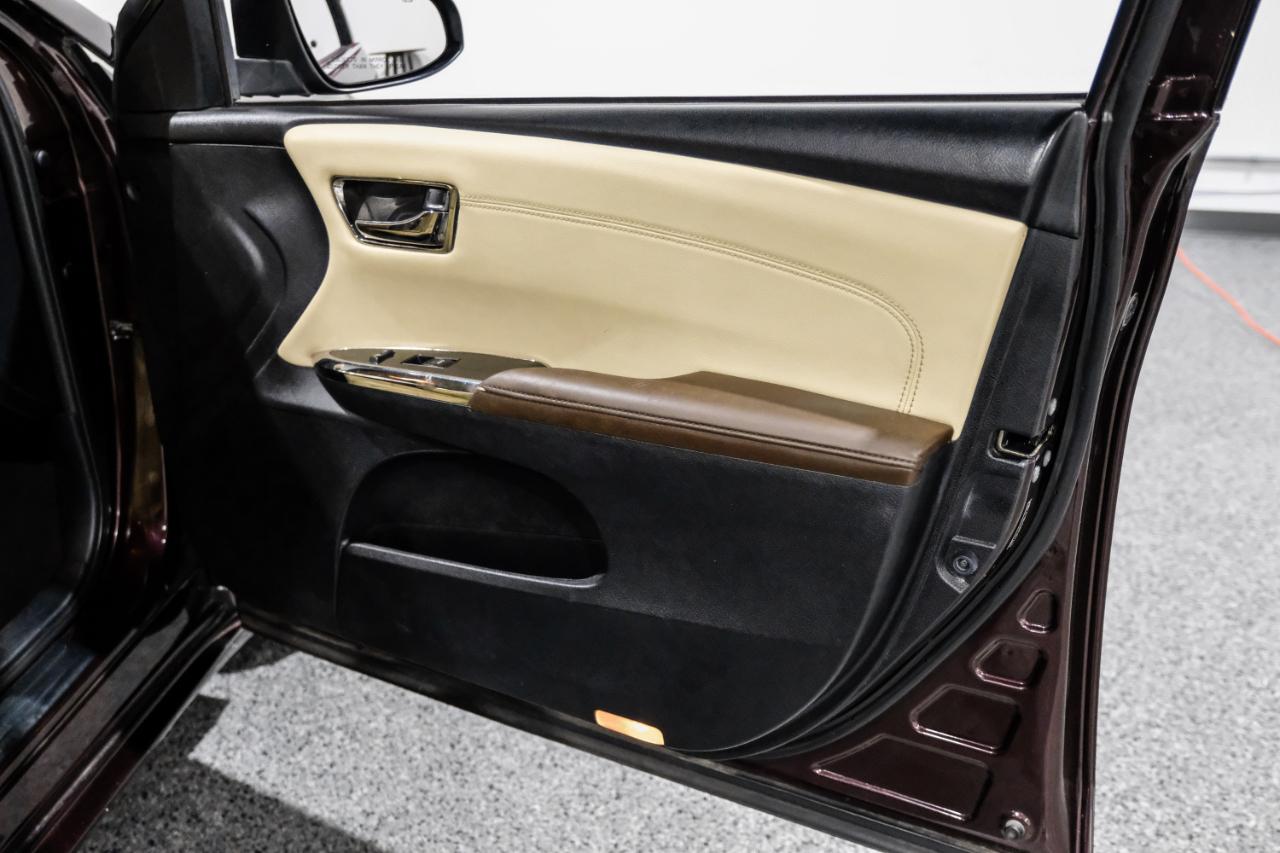 Toyota Avalon Hybrid 4dr Sdn XLE Touring (Natl) 2014