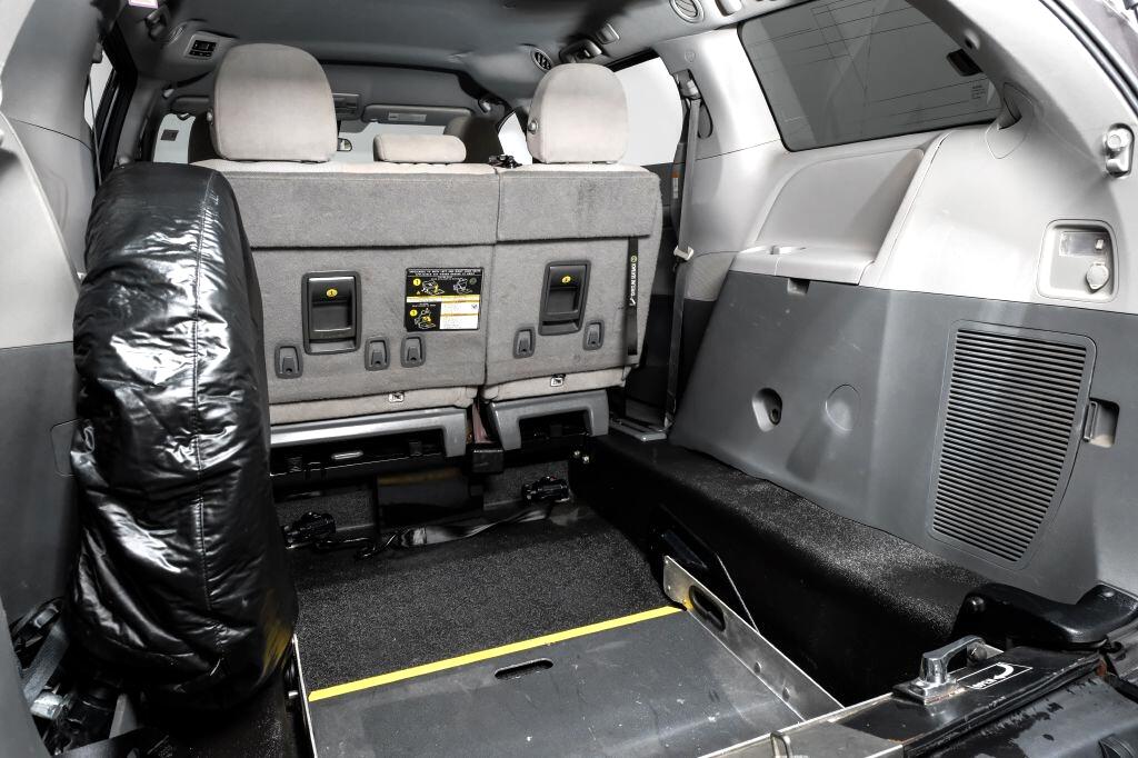 Toyota Sienna L FWD 7-Passenger (Natl) 2020