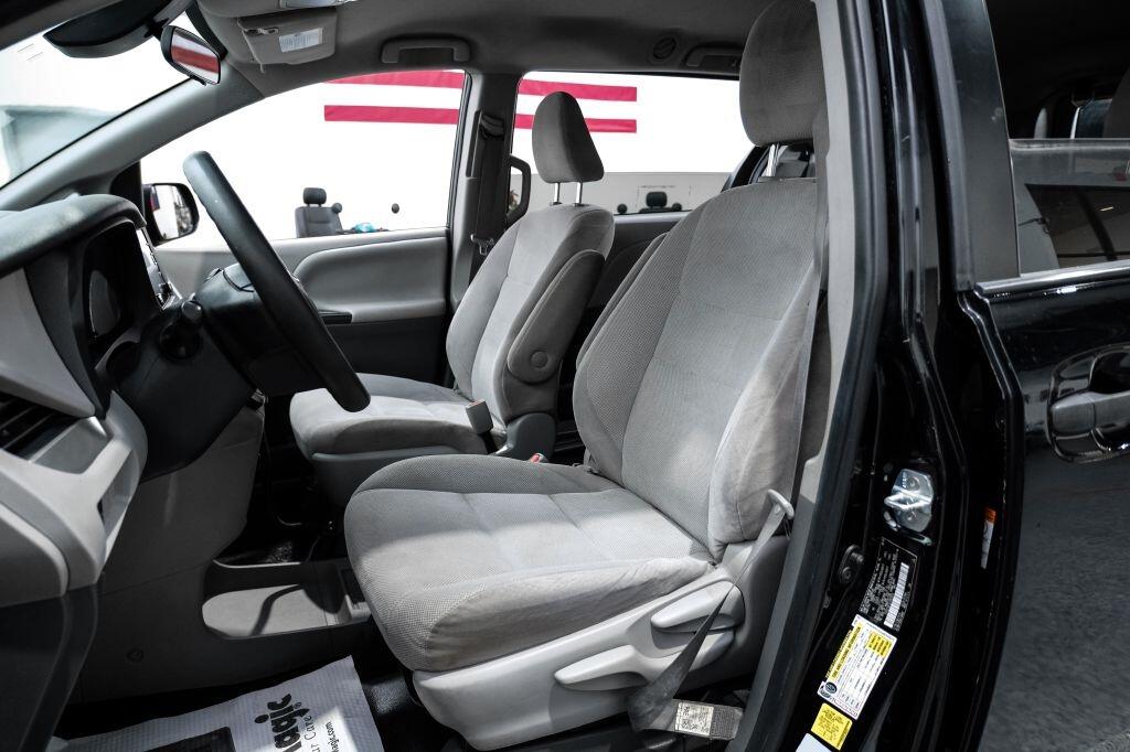 Toyota Sienna L FWD 7-Passenger (Natl) 2020