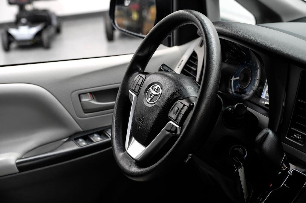 Toyota Sienna L FWD 7-Passenger (Natl) 2020