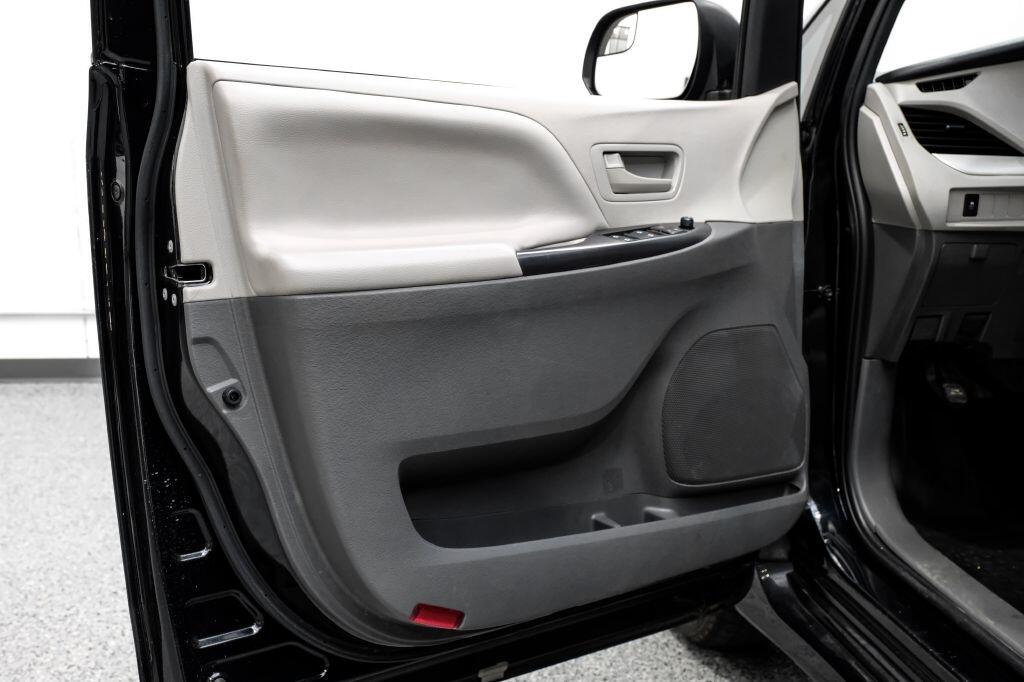 Toyota Sienna L FWD 7-Passenger (Natl) 2020